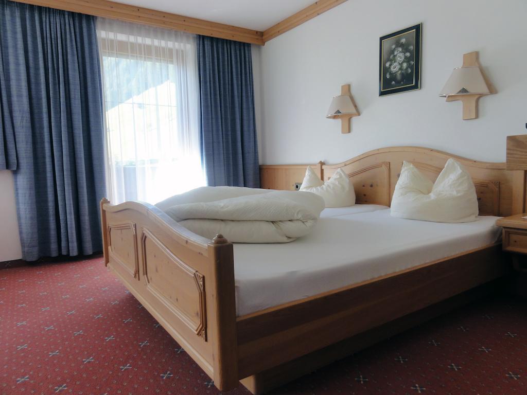 Gaestehaus Alpenland 턱스 객실 사진
