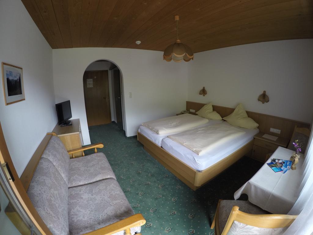 Gaestehaus Alpenland 턱스 외부 사진
